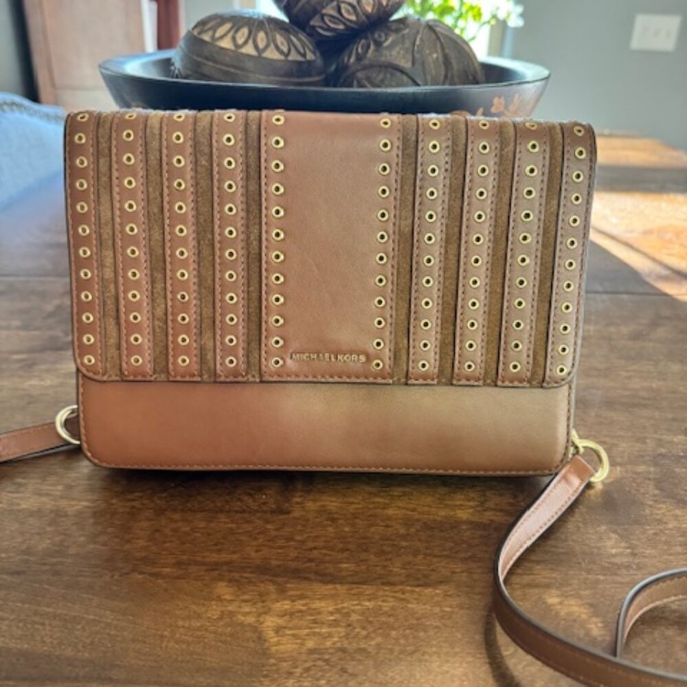 MICHAEL KORS BROOKLYN GROMMET CROSSBODY LEATHER BAG DARK CARAMEL